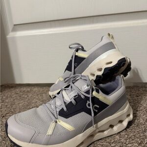 On Cloudhorizon Running Lavender and Ivory